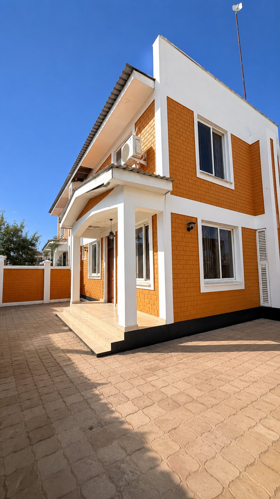 Mwongozo Beach Estate home, photo 1