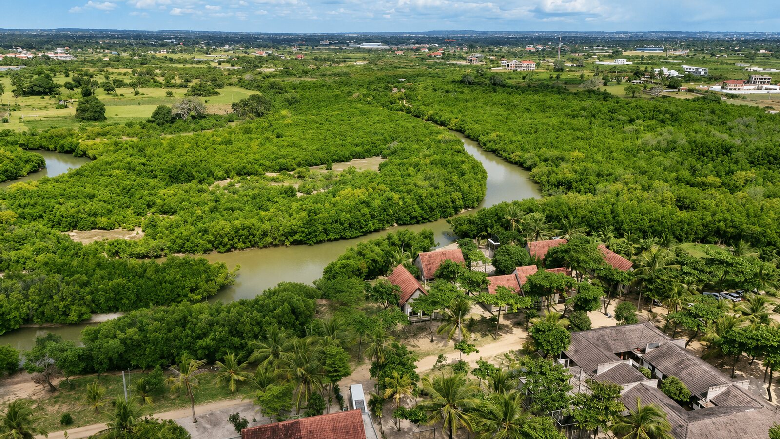 Mwongozo Beach Estate home, photo 37